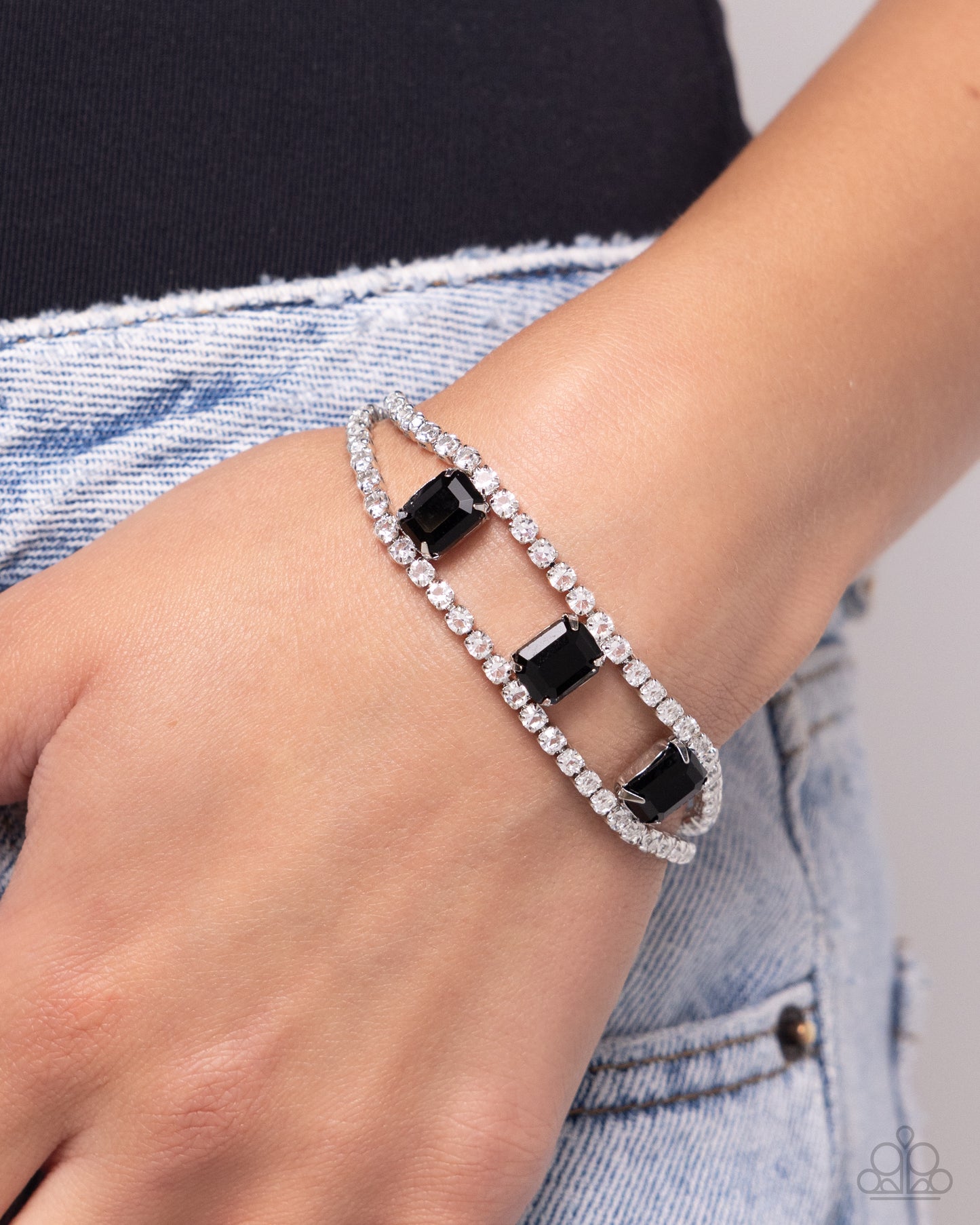 Embedded Elegance - Black Bracelet