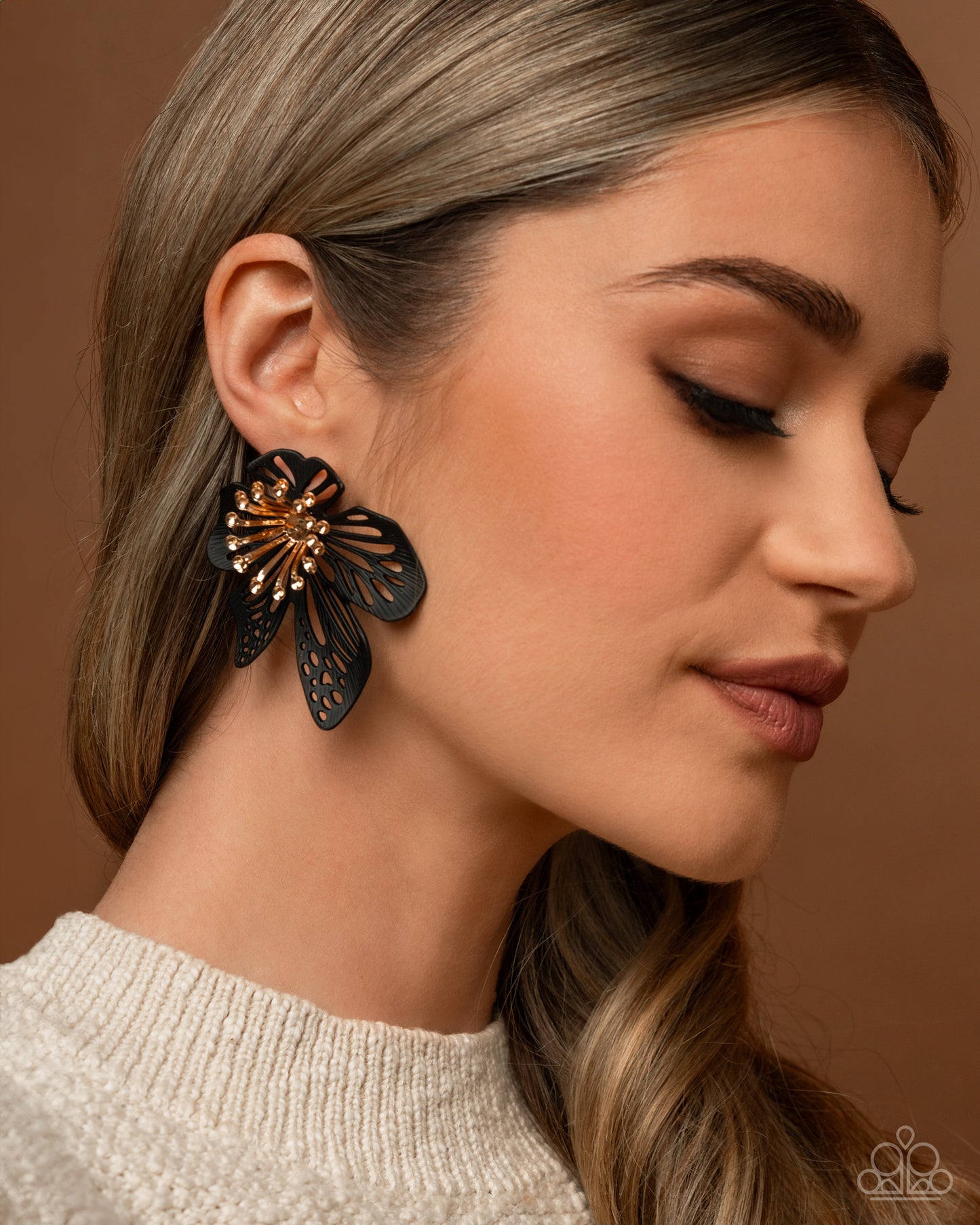 Wonderland Wallflower - Black Earring