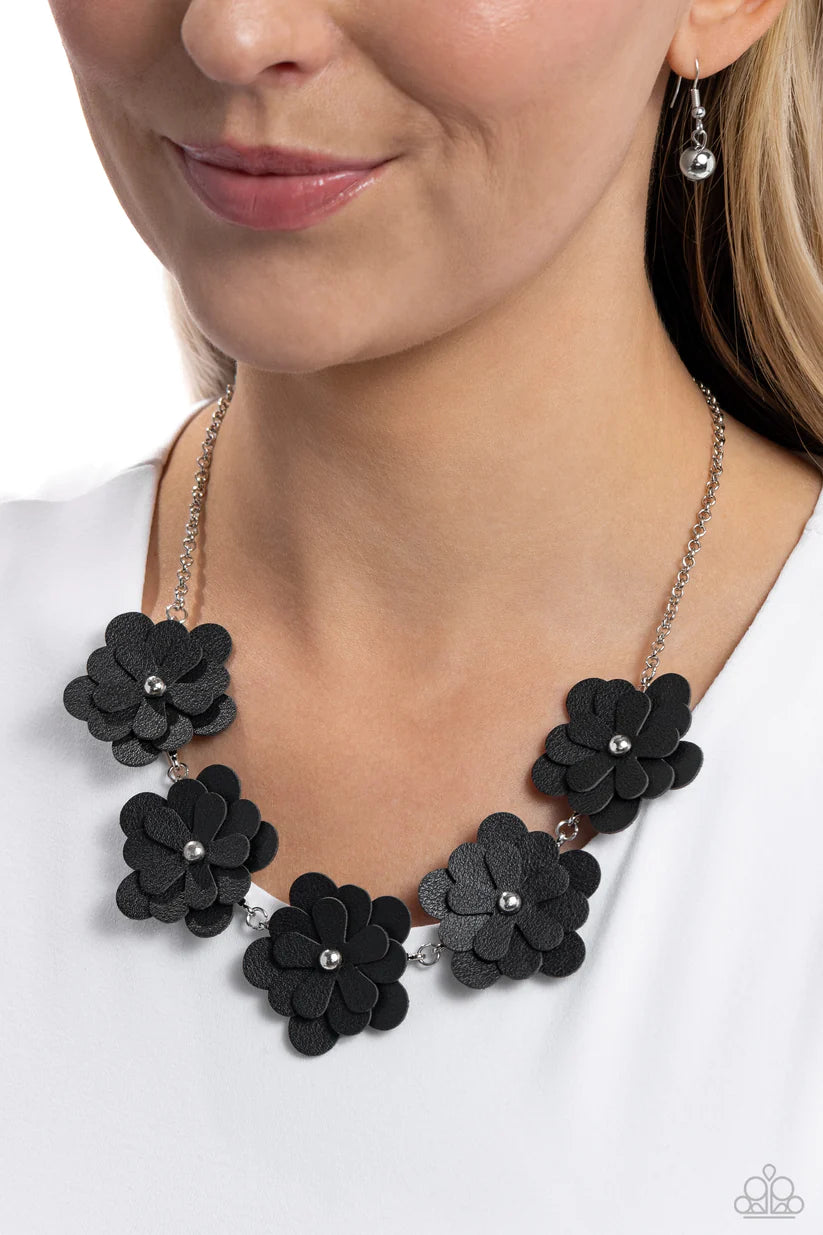 Balance of Flower - Black Necklace