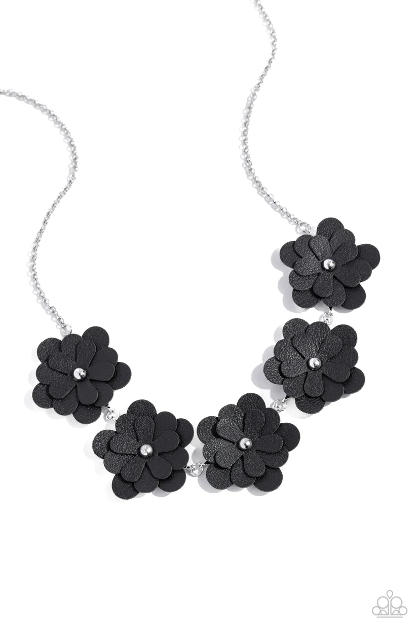 Balance of Flower - Black Necklace