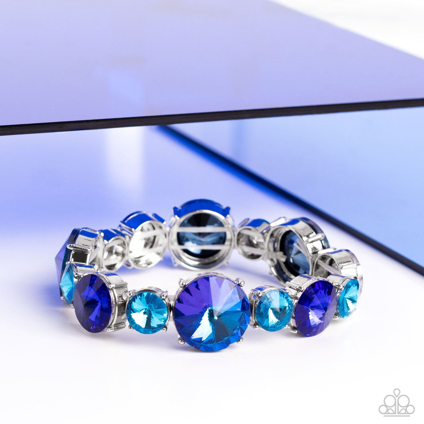 Refreshing Radiance - Blue Stretch Bracelet - Life of the Party Exclusive - August 2023