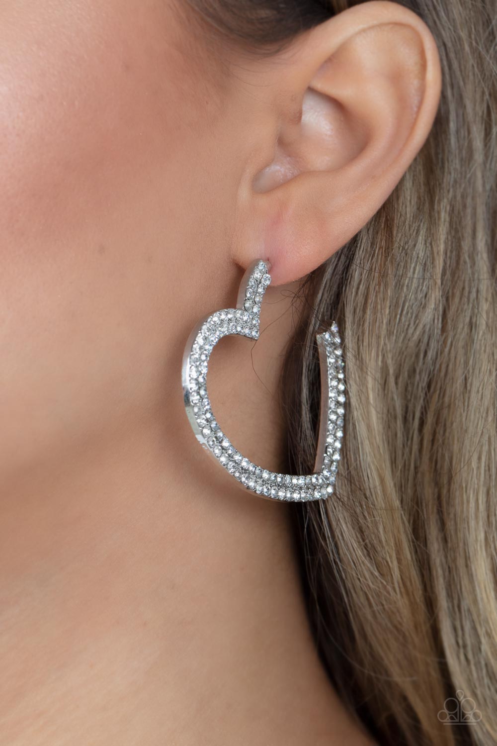 AMORE to Love - White Earring